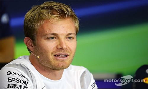 Rosberg signs new Mercedes deal
