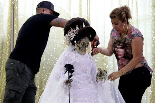 Skeleton saint Santa Muerte attracts devotees among US Latinos