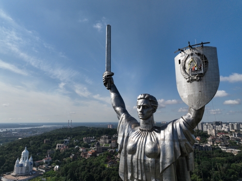 Ukraine removes hammer and sickle from giant Kyiv statue