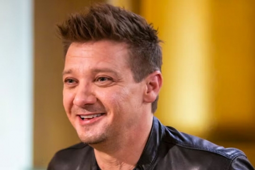 Jeremy Renner uses hyperbaric chamber amid recovery