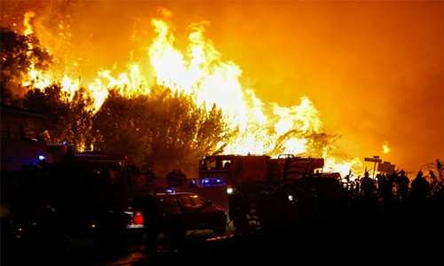 Hundreds flee as fire rages in southern France