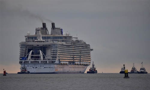 World's biggest cruise ship set for delivery in France 