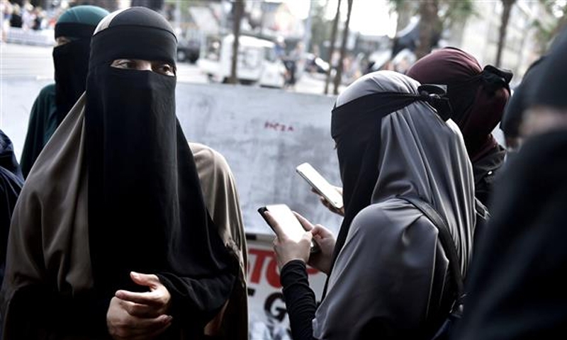 Danish ban on Islamic full-face veil takes effect