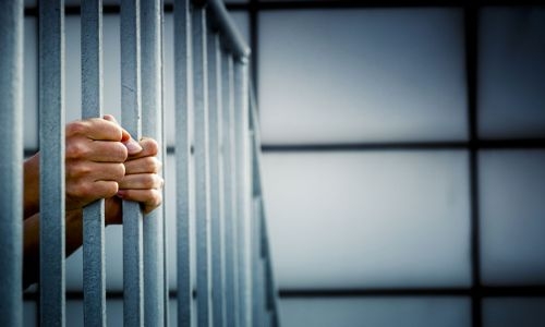 Bahraini court confirms jail terms of two Arab frauds