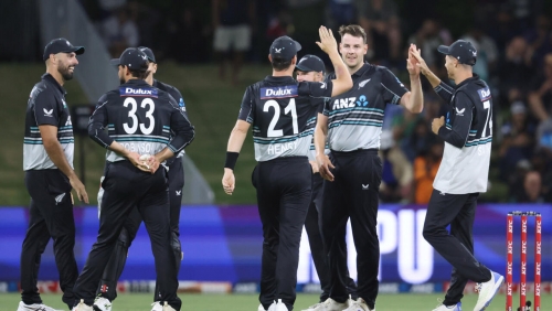 New Zealand defends 172, winning by eight runs against Sri Lanka after late bowling heroics