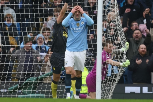 Man City stumble, Chelsea shocked