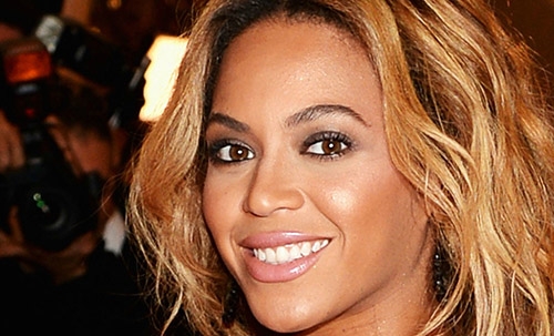 Beyonce set to top chart with unconventional release