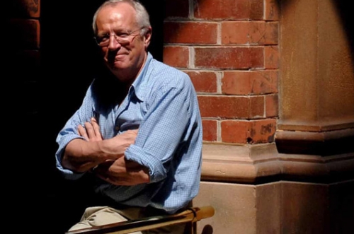 Robert Fisk, veteran British foreign correspondent, dies aged 74