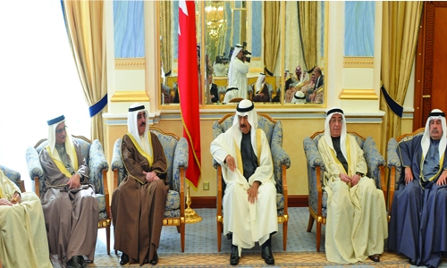 Premier praises Bahraini people’s patriotic stances