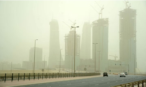 Horizontal visibility drops at Bahrain International Airport