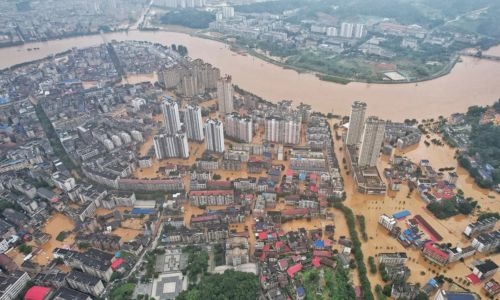 Dam breach triggers floods in central China