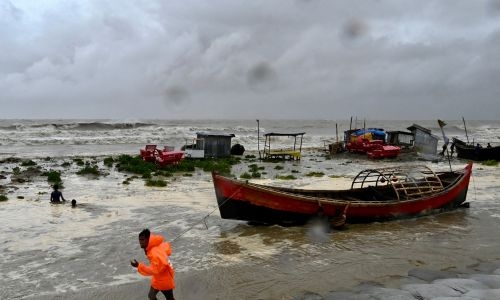 Cyclone hits Bangladesh as nearly a million flee inland for shelter
