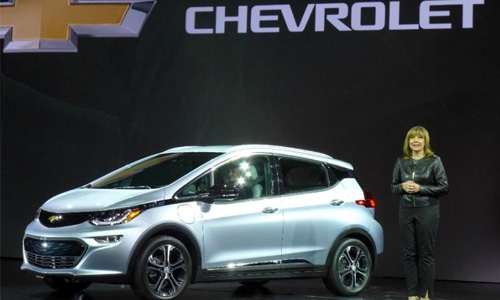 GM first to deliver mid-priced, all-electric car