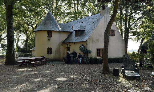 French family defiant as airport developers push to evict them