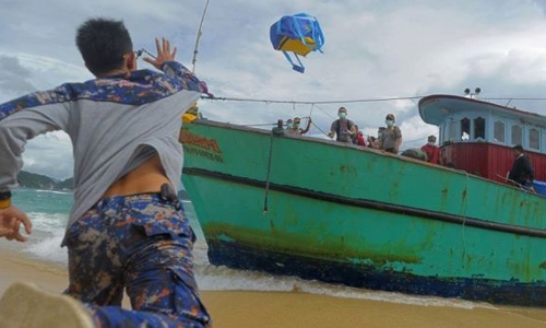 Migrants in Indonesia boat stand-off brought ashore