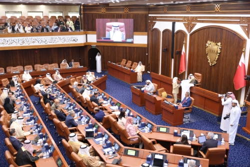 Shura Council proposal aims to lift business restrictions for married expatriate women