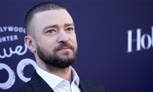 Timberlake secretly signs copies of his autobiography