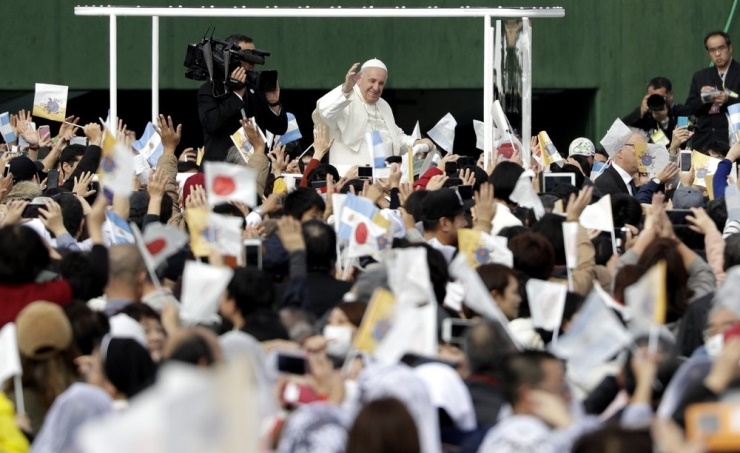 Pope in Nagasaki: No to atomic weapons, deterrence doctrine
