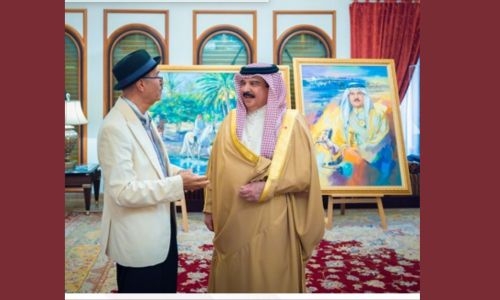 HM King meets Bahraini artist Abbas Al Mosawi