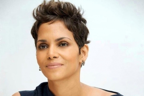 Halle Berry packing up her ‘entire closet’ to help wildfire victims 