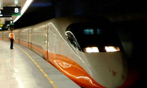 Japan poised to build India's first bullet train