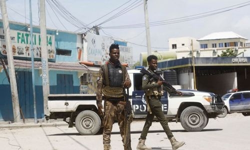 At least 21 killed in Somalia hotel siege, many hostages freed
