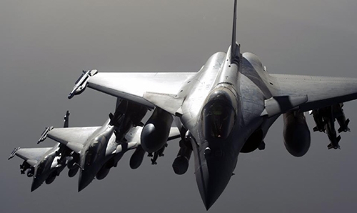 French jets strike IS oil sites in Syria