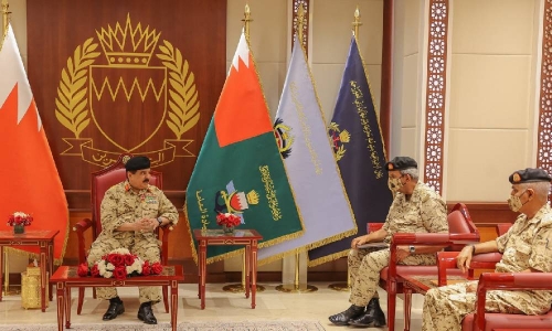 HM King Hamad hails BDF patriotism, courage