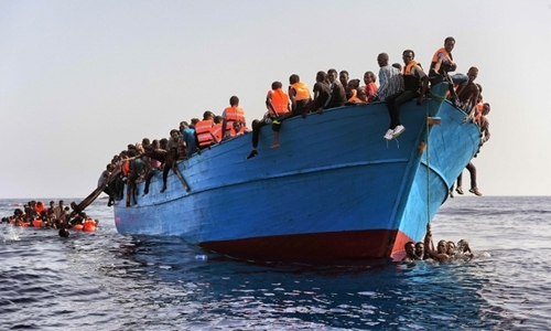 25 people found dead in migrant boat