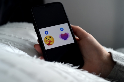 Is sending heart emoticons to women a crime? Here's what Bahrain netizens have to say!