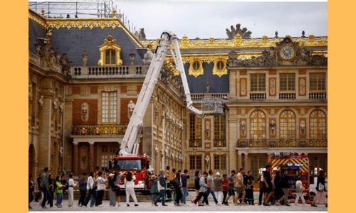 Fire breaks out at Versailles palace, swiftly brought under control