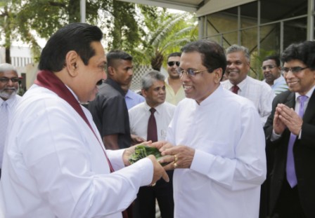  Sri Lanka's Rajapakse issues challenge to president