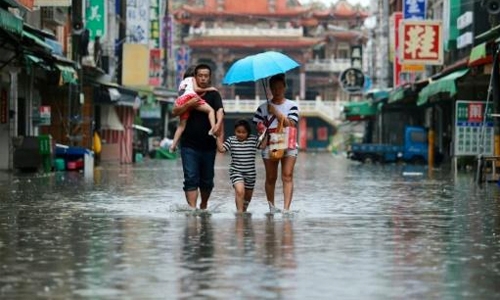 Taiwan hit by second storm after Nesat injures 111