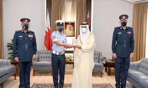 Hero Bahraini policeman honoured for rescuing child