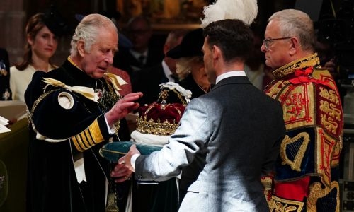 Charles III presented with Scottish Crown Jewels 