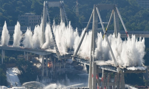 Italy demolishes remains of collapsed bridge