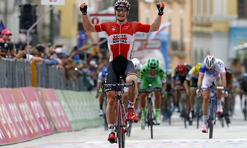 Greipel roars to Giro win, Dumoulin keeps pink