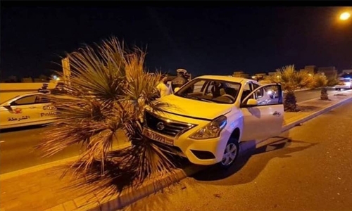 Man killed as car rams into a palm tree in Hidd