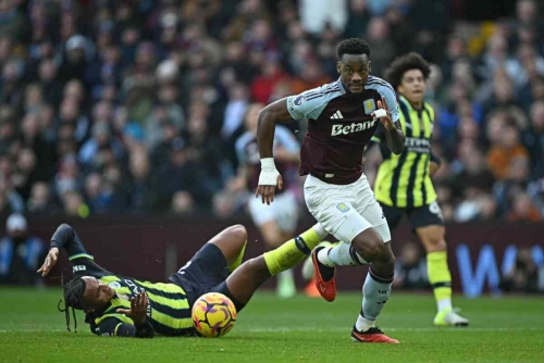 Aston Villa stun slumping Man City