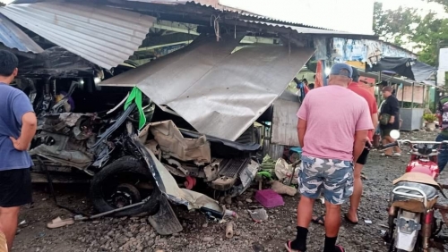 11 people killed in Philippine road crash
