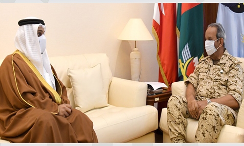 Commander-in-Chief receives Finance Minister