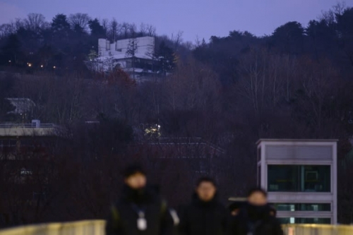 S. Korea investigators get new warrant to arrest President Yoon 