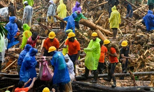 India landslide toll hits 163 as rain hampers rescue work