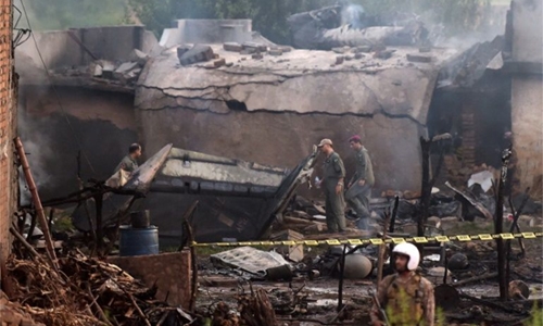 18 killed as Pakistan army plane crashes into residential area