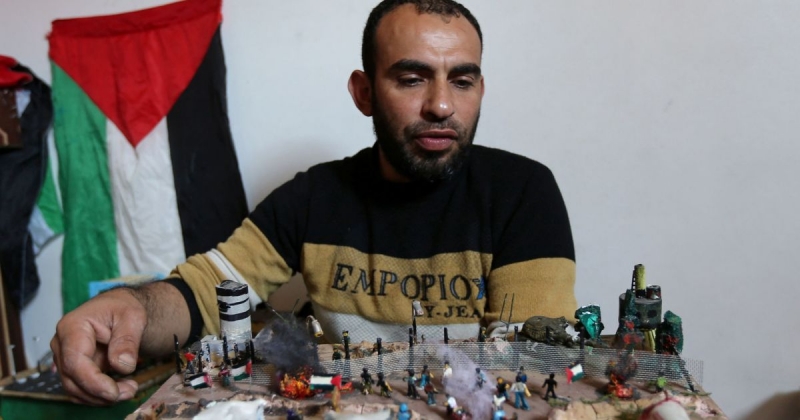 Gaza border protests provide artist with raw materials