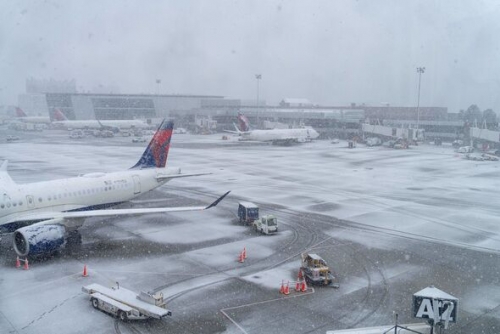 Thousands of flights cancelled,  delayed over US storm