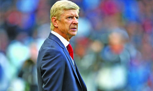 Ian Wright calls on Wenger to leave
