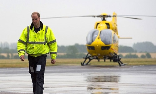 Prince William leaves pilot job for UK royal duties