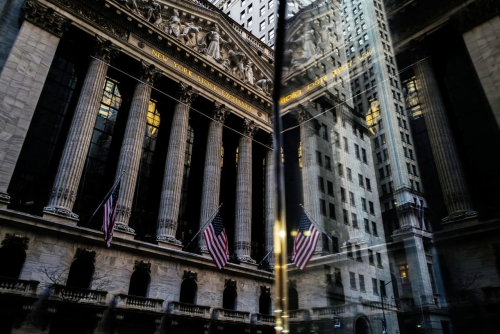 Tech share bounce helps Wall Street