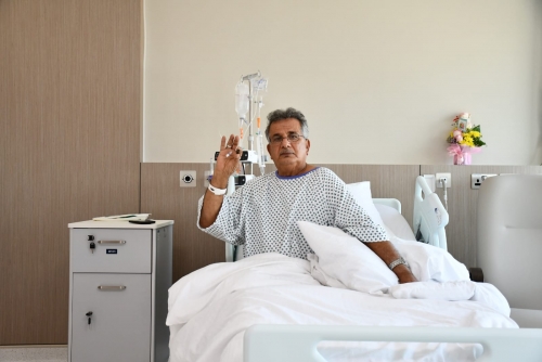 Bahraini man has 1.8 cm kidney stone removed in historic surgery
